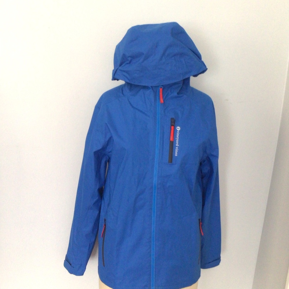 Vineyard vines hooded rain jacket. ADULT SIZE SMALL YOUTH SIZE XL